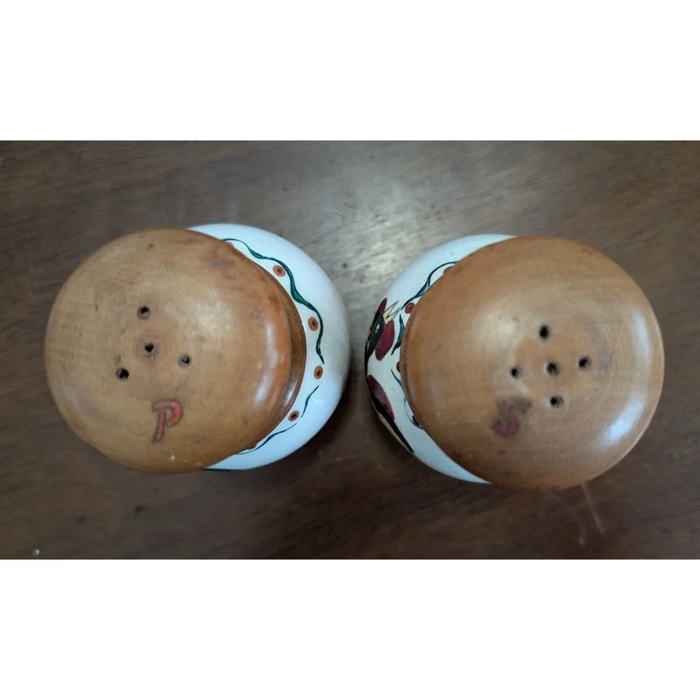 Vintage Hand Painted Rooster Salt & Pepper Shakers, Wood &Ceramic, 4.5